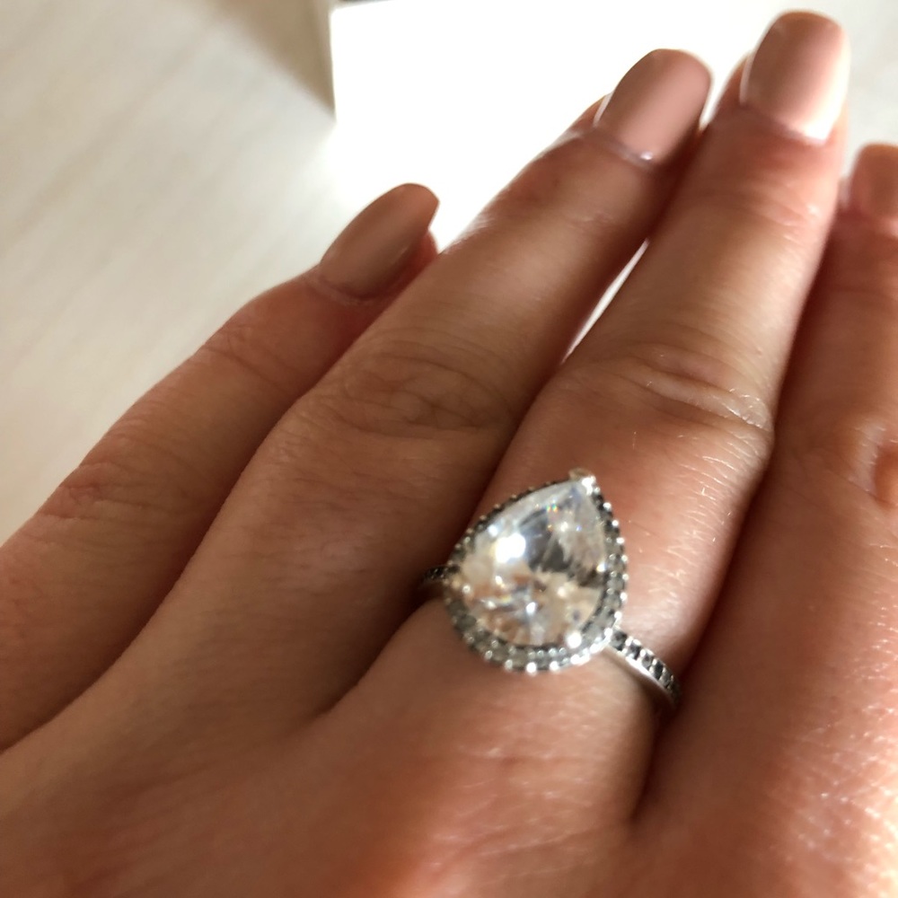 BRAND NEW 💎 Pandora radiant teardrop ring 💍